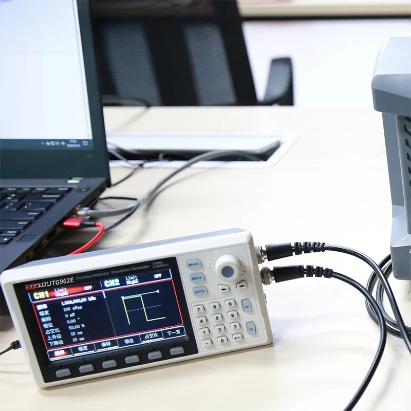 Generator sygnałów funkcyjnych – Function Arbitrary Waveform Generator recenzja i cena